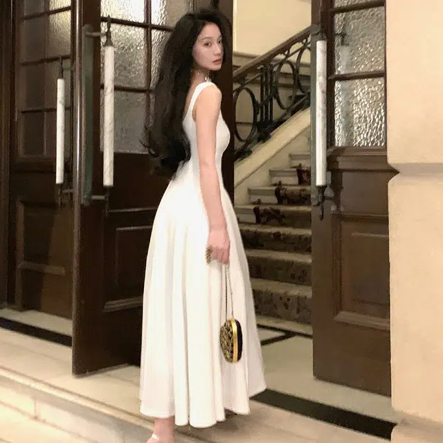 哒头下雨不愁 高级温柔法式合身纯色方领长款气质吊带连衣裙 女款