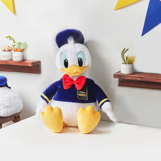 Disney store Donald 90th 58cm