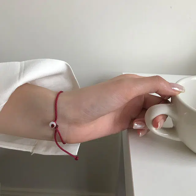 925