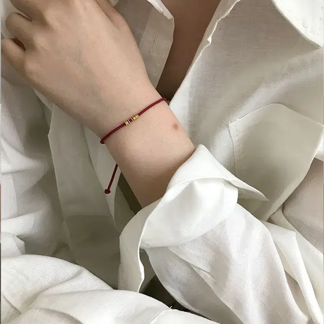 925