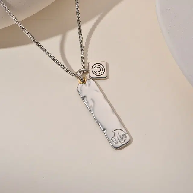 925