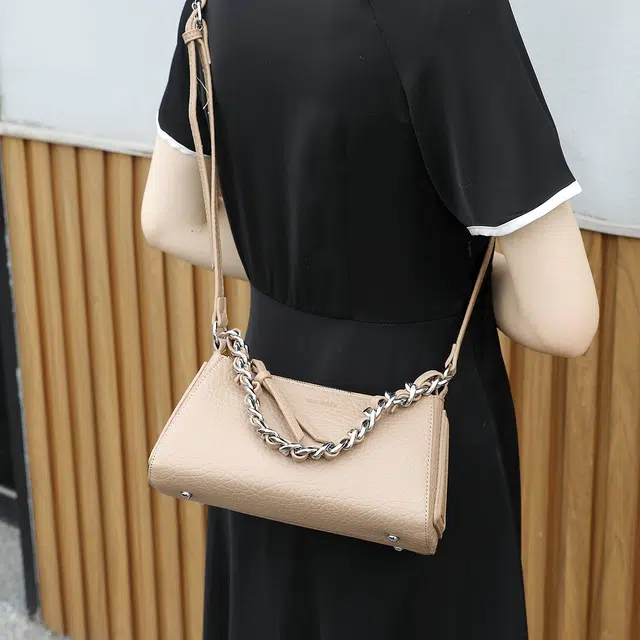 木林森 拉链开合 合成革 斜挎包 女款 黑色