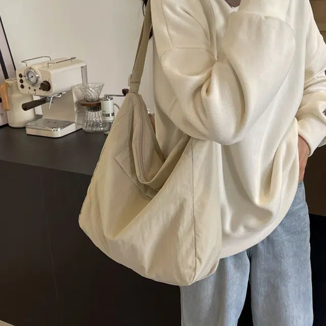 艾妮兔 简约百搭大容量通勤包 布 斜挎包单肩包 男女同款情侣款 米白色/黑色/蓝色/粉色/紫色