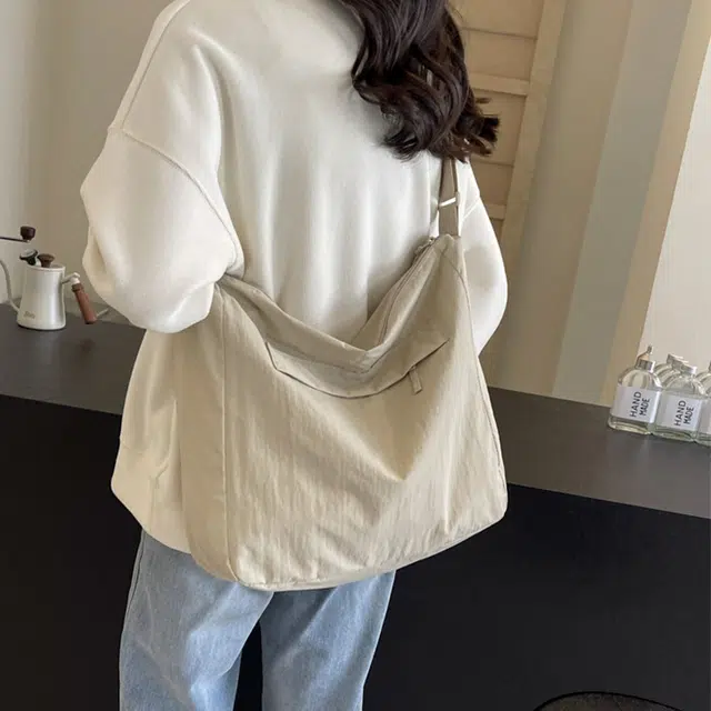 艾妮兔 简约百搭大容量通勤包 布 斜挎包单肩包 男女同款情侣款 米白色/黑色/蓝色/粉色/紫色