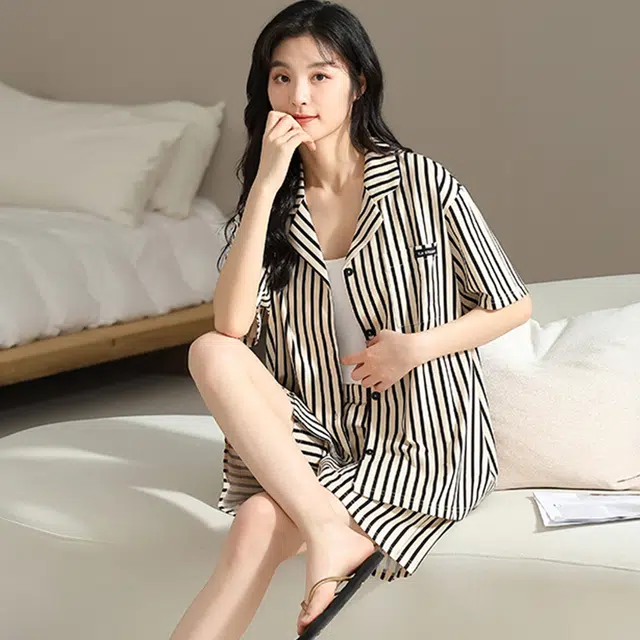 怀尔蔚 条纹印花休闲薄款透气短袖三分裤睡衣套装 女款 图色
