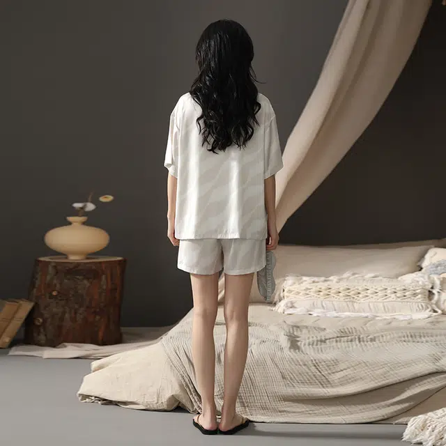 怀尔蔚 舒适翻领可外穿短袖三分裤睡衣套装 女款 图片色