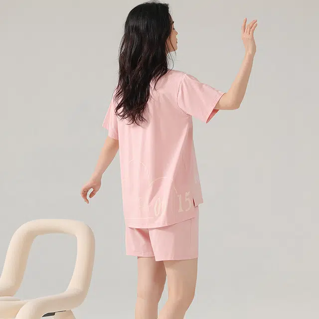 怀尔蔚 舒适透气圆领短袖上衣可外穿家居服三分裤睡衣套装 女款 图片色