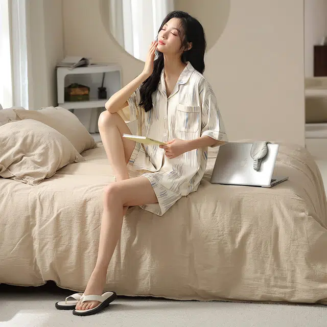 怀尔蔚 翻领舒适可外穿短袖三分裤睡衣套装 女款 图片色