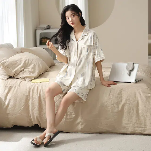 怀尔蔚 翻领舒适可外穿短袖三分裤睡衣套装 女款 图片色