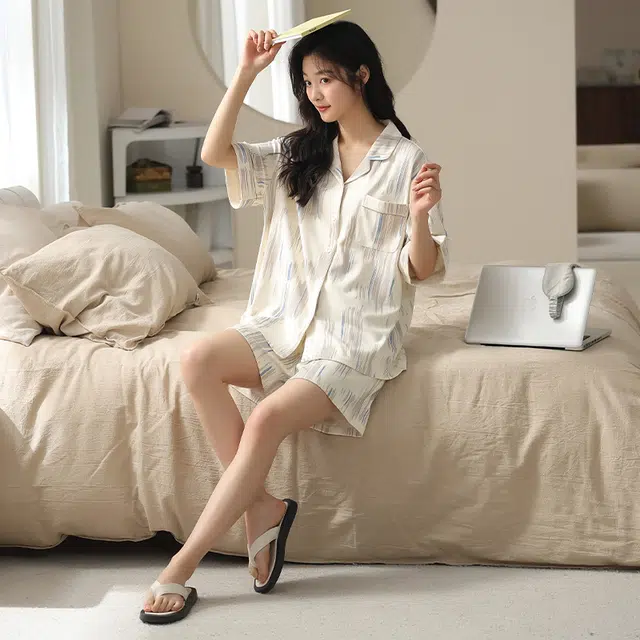 怀尔蔚 翻领舒适可外穿短袖三分裤睡衣套装 女款 图片色