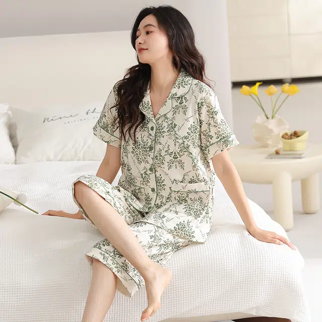 怀尔蔚 翻领短袖七分裤可外穿舒适睡衣套装 女款 图片色