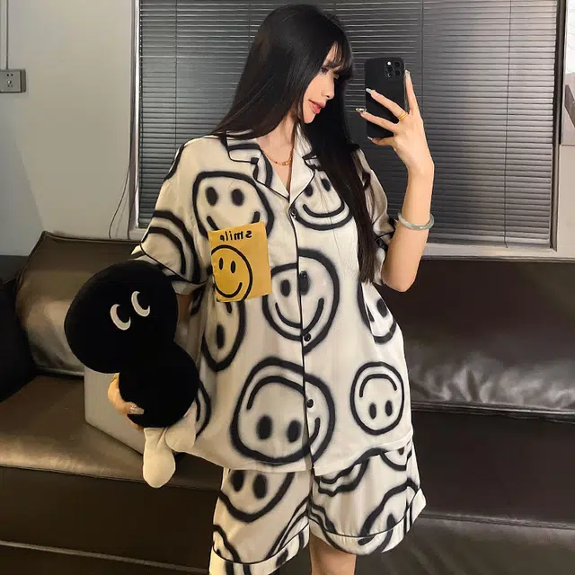 怀尔蔚 翻领单排扣笑脸印花上衣短袖宽松休闲短裤睡衣套装 女款 白色