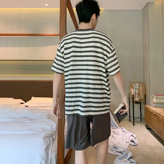 怀尔蔚 夏季时尚个性条纹印花亲肤圆领套头短袖上衣纯色休闲简约舒适可外穿家居服短裤睡衣套装 男款 黑色