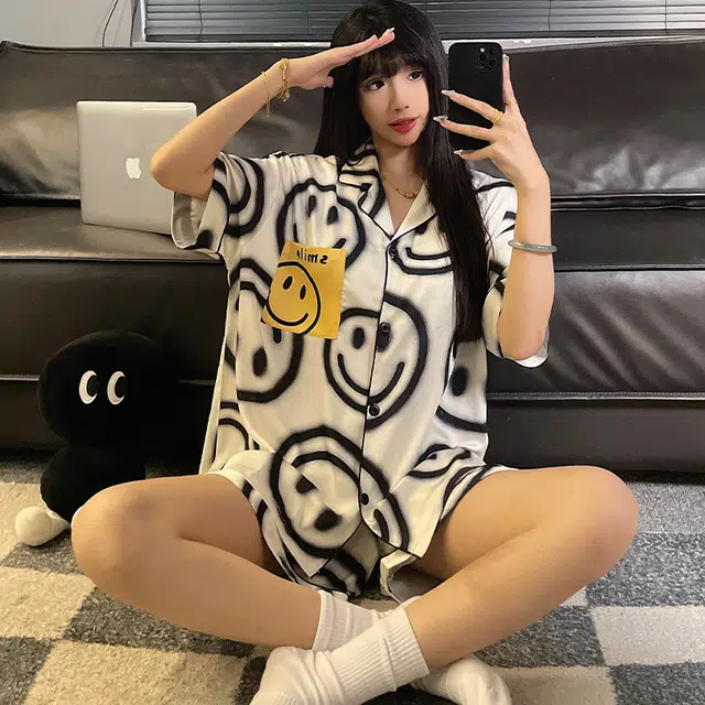 怀尔蔚 翻领单排扣笑脸印花上衣短袖宽松休闲短裤睡衣套装 女款 白色