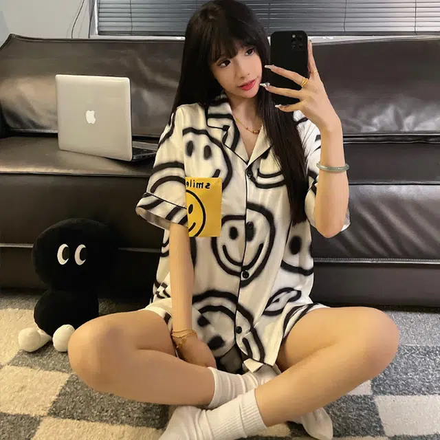 怀尔蔚 翻领单排扣笑脸印花上衣短袖宽松休闲短裤睡衣套装 女款 白色