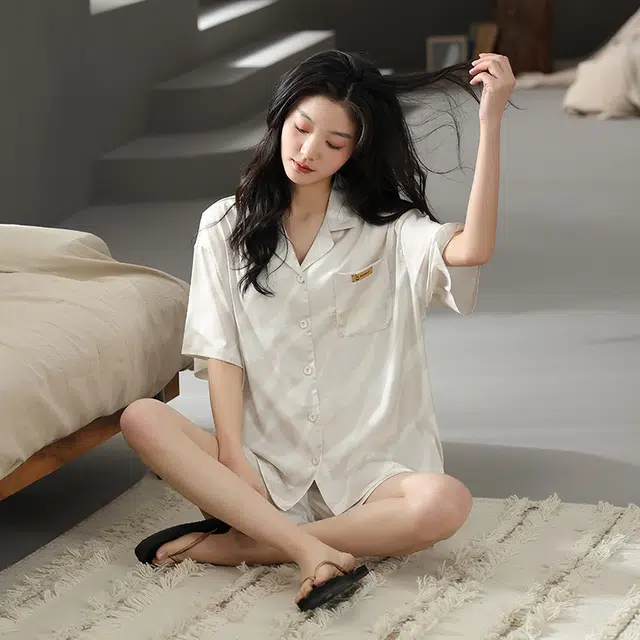 怀尔蔚 舒适翻领可外穿短袖三分裤睡衣套装 女款 图片色