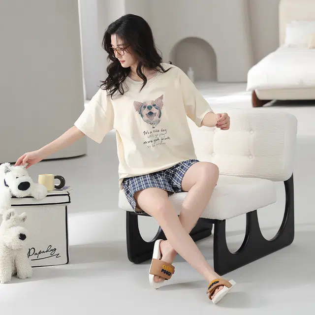 怀尔蔚 可外穿舒适薄款短袖上衣家居服格子三分裤睡衣套装 女款 图片色
