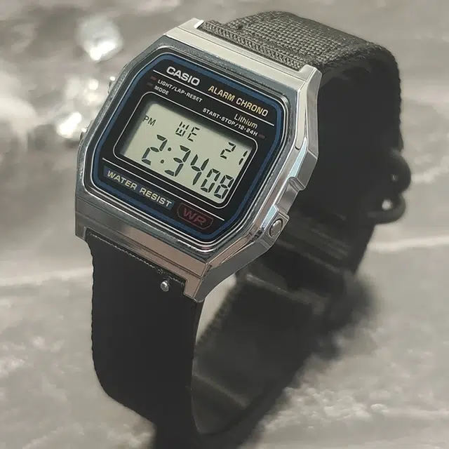 CASIOYOUTH 10 A158WA-1