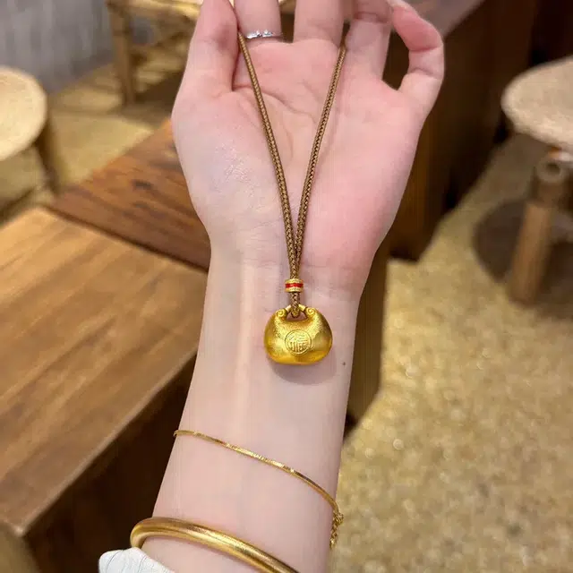 亨万福 福气满满 小胖福吊坠 金坨坨本命年招财转运时来运转编绳挂坠潮流 #好运 足金 按克计价 黄金项链 女款