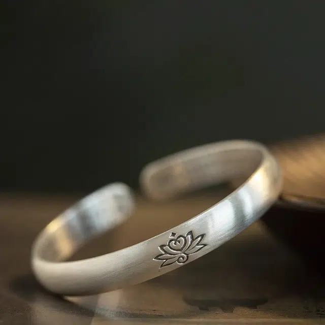 QUIET LOVE ins