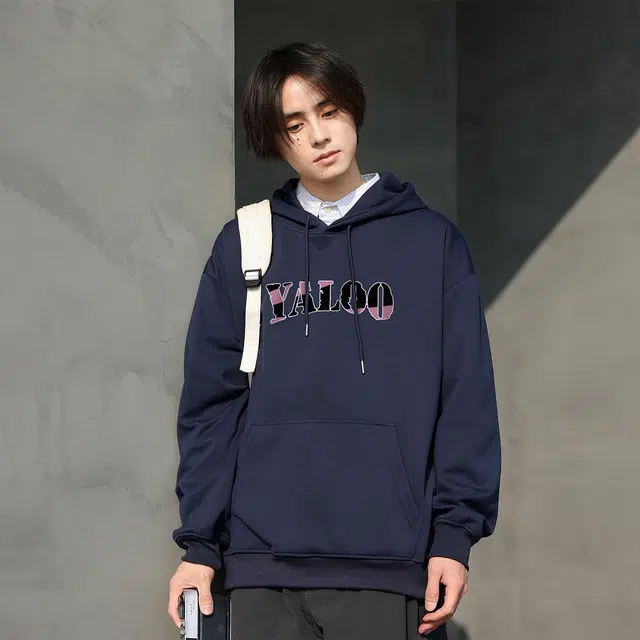 雅鹿 美式复古人像照片字母印花宽松连帽休闲落肩套头卫衣 男女同款