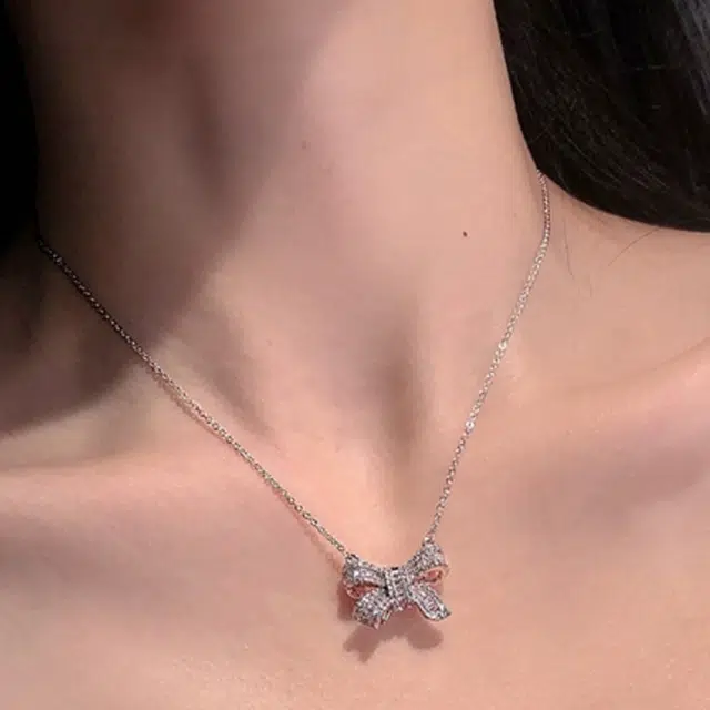 925