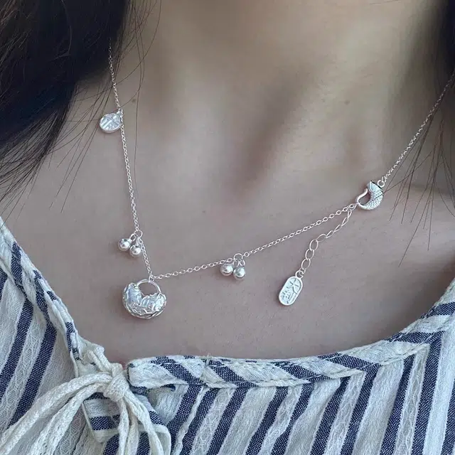 990