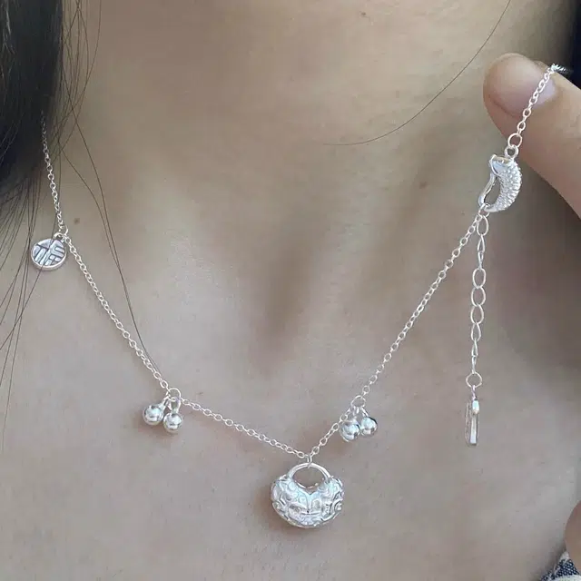990