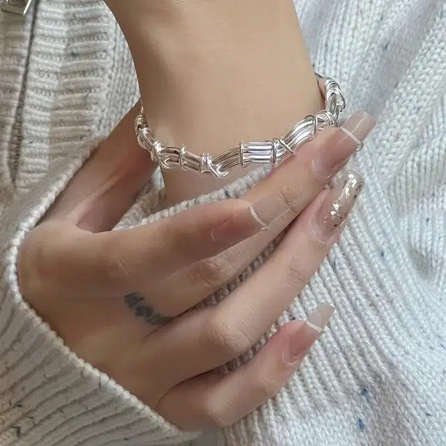 999