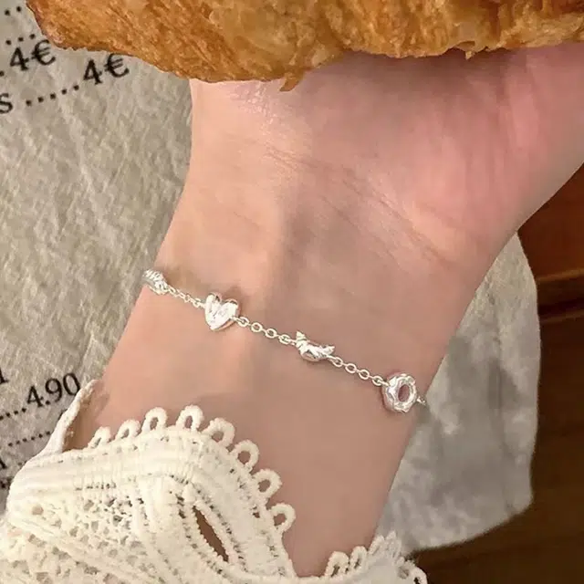 990