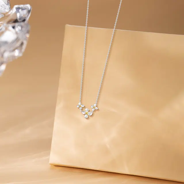 【纯银999 | 花团簇拥】 六桂福珠宝 经典百搭小众设计极简轻奢约会高级感学生日常精致简约通勤温柔气质可调节锁骨链 足银 项链 女款