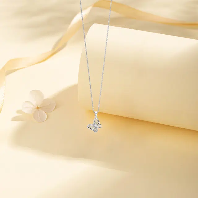 【纯银999】 六桂福珠宝 闪耀蝴蝶 小众设计经典百搭学生日常高级感简约精致轻奢转运约会通勤温柔气质可调节锁骨链#好运 足银 项链 女款