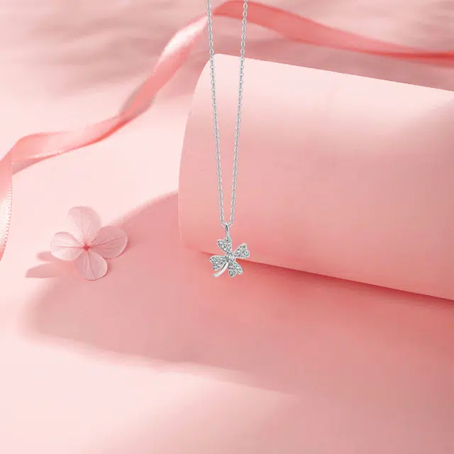 【纯银999 | 四叶草】 六桂福珠宝 经典百搭小众设计轻奢高级感日常精致简约通勤极简约会温柔气质可调节锁骨链 足银 项链 女款