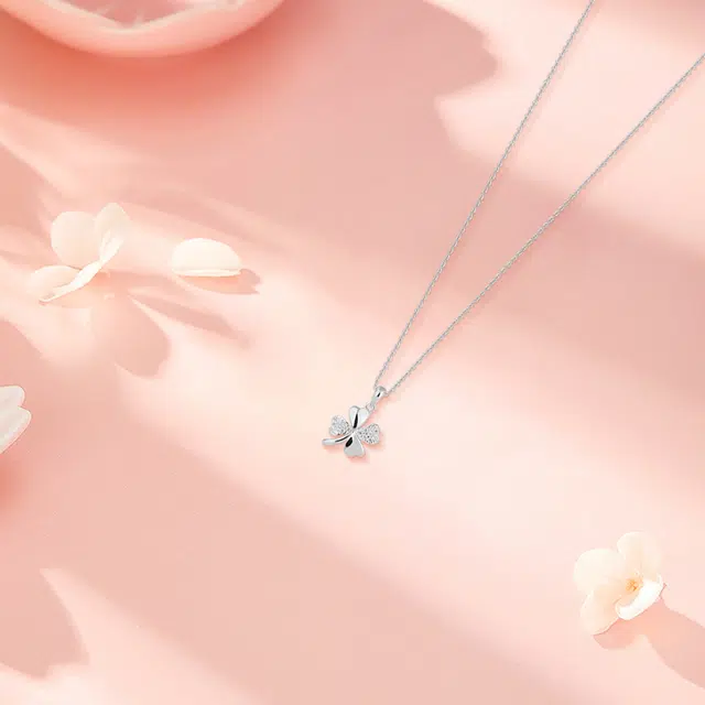 【纯银999】 六桂福珠宝 四叶草 经典百搭小众设计精致高级感简约学生日常时尚轻奢约会通勤温柔气质可调节锁骨链 足银 项链 女款