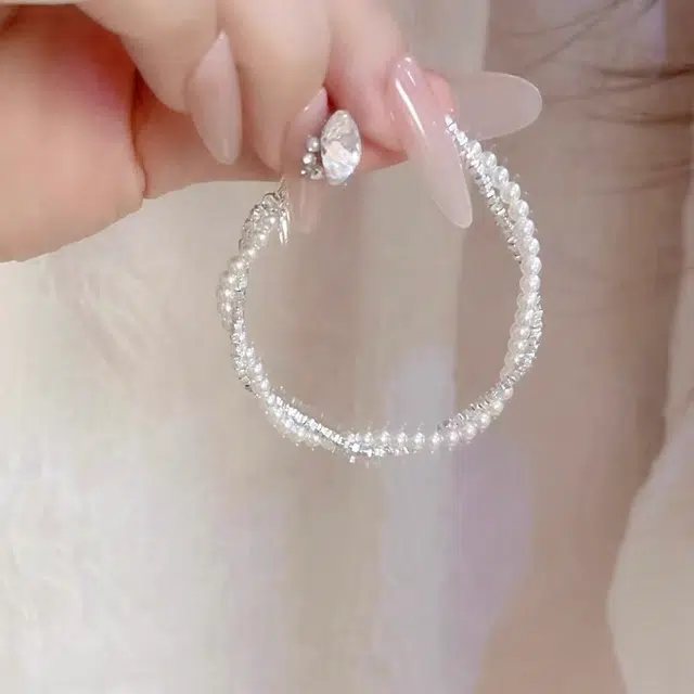 925