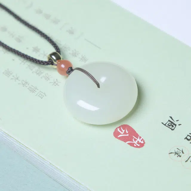匠心琢玉 国风新中式晴水色平安扣吊坠 和田玉 项链 女款 青白玉