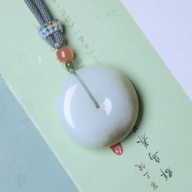 匠心琢玉 国风新潮 新中式 带糖色平安扣吊坠 圆润饱满 和田玉项链 白玉 男女同款情侣款