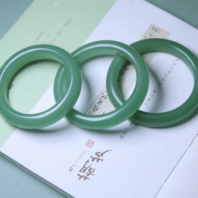 礼品 匠心琢玉 新中式国风新潮 富贵平安玉镯 翠绿色福镯 东陵玉 手镯 男女同款情侣款