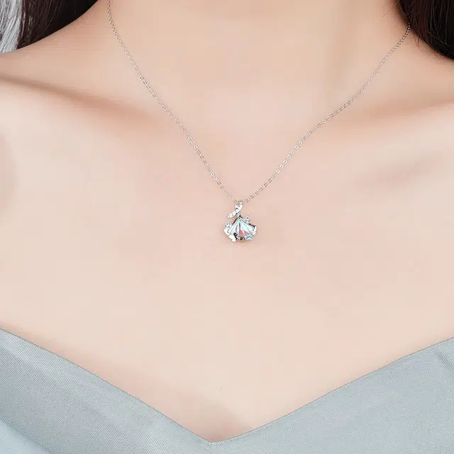 925