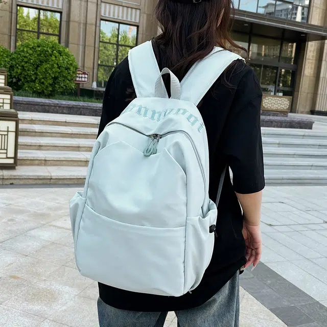 班亚奴 时尚百搭轻便简约 纯色刺绣文艺风背包 初高中大学生上课通勤大容量书包 牛津布 双肩包 男女同款情侣款 黑色/白色/红色/浅蓝色