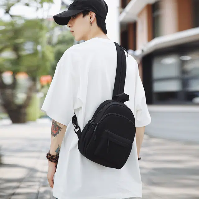 班亚奴 时尚百搭简约轻便 尼龙 双肩包 常规 男女同款情侣款 多色