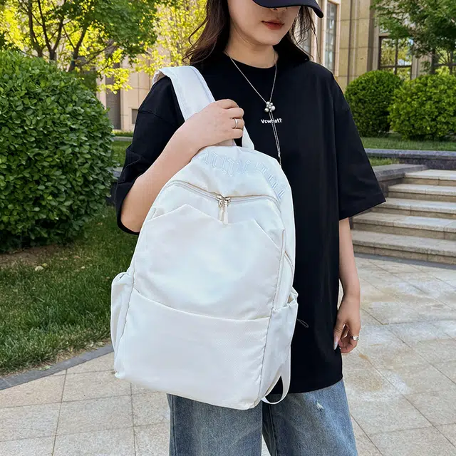 班亚奴 时尚百搭轻便简约 纯色刺绣文艺风背包 初高中大学生上课通勤大容量书包 牛津布 双肩包 男女同款情侣款 黑色/白色/红色/浅蓝色