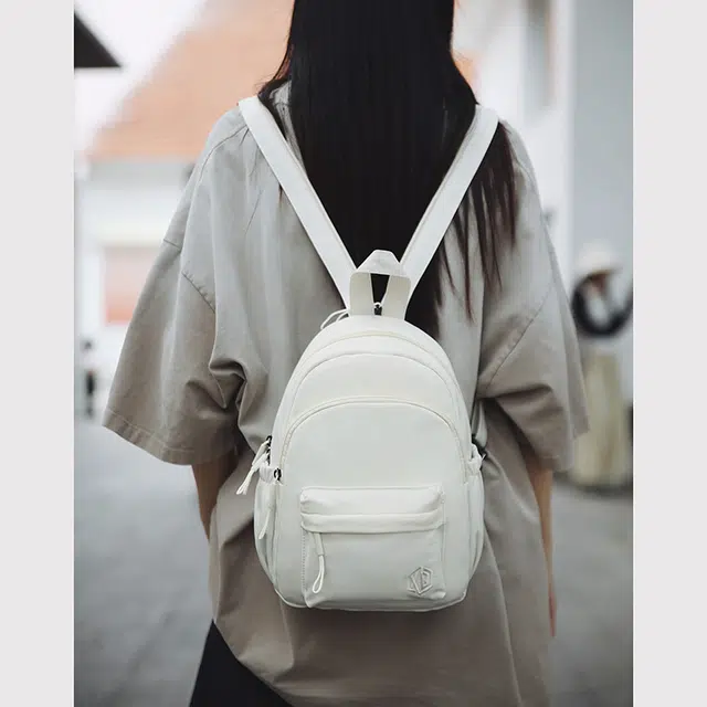 班亚奴 时尚百搭简约轻便 尼龙 双肩包 常规 男女同款情侣款 多色