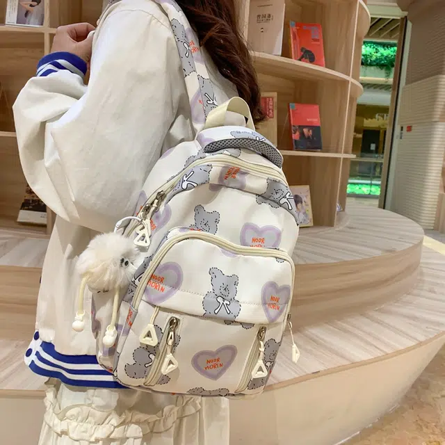 班亚奴 韩版潮流时尚卡通书包女生百搭初高中生轻便大容量 尼龙 背包双肩包旅行包 男女同款情侣款 黑色/蓝色/粉色/紫色