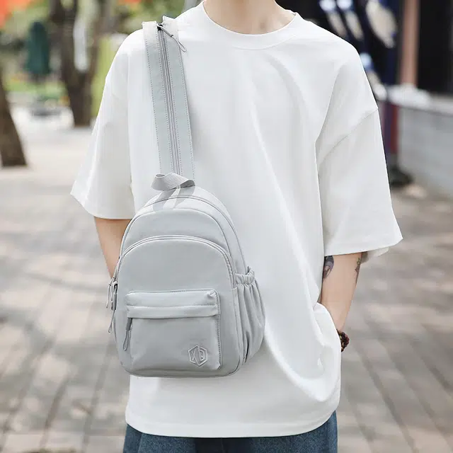 班亚奴 时尚百搭简约轻便 尼龙 双肩包 常规 男女同款情侣款 多色