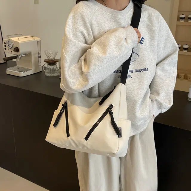 班亚奴 时尚斜挎包学生出行百搭 布 单肩包 常规 男女同款情侣款 米白色/黑色/卡其色/酒红色