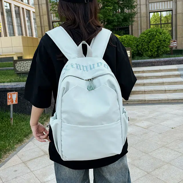 班亚奴 时尚百搭轻便简约 纯色刺绣文艺风背包 初高中大学生上课通勤大容量书包 牛津布 双肩包 男女同款情侣款 黑色/白色/红色/浅蓝色