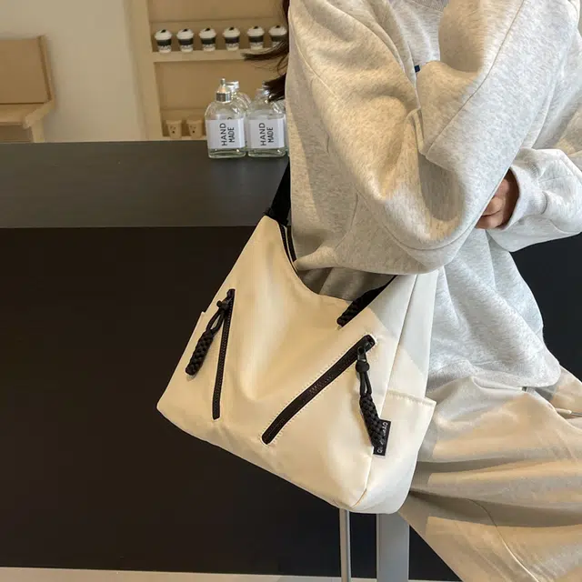 班亚奴 时尚斜挎包学生出行百搭 布 单肩包 常规 男女同款情侣款 米白色/黑色/卡其色/酒红色