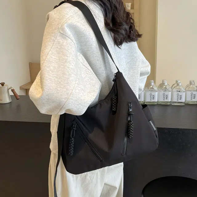 班亚奴 时尚斜挎包学生出行百搭 布 单肩包 常规 男女同款情侣款 米白色/黑色/卡其色/酒红色