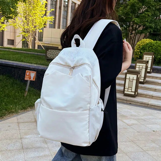 班亚奴 时尚百搭轻便简约 纯色刺绣文艺风背包 初高中大学生上课通勤大容量书包 牛津布 双肩包 男女同款情侣款 黑色/白色/红色/浅蓝色